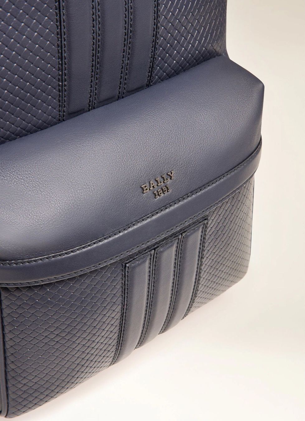 Bally Zaini: Bally Harper Backpack in Navy Weave Printed Leather – Nuovo (secondo la descrizione) da Neuchâtel venduto da Neuch1 1