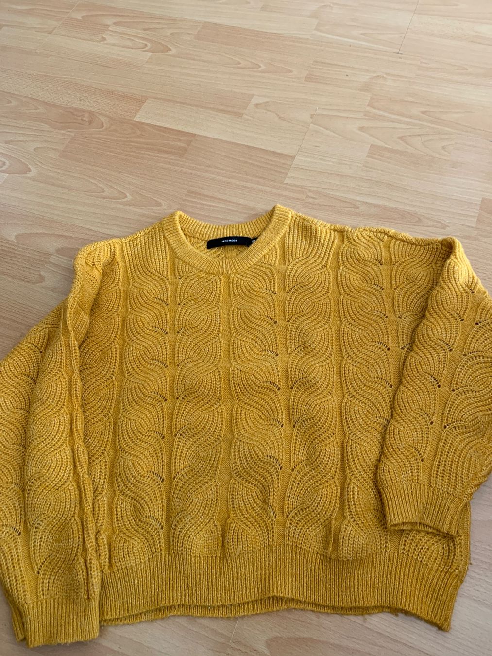 Maglioni & Felpe: Joli pull Vero Moda taille XL – Usato da MEYRIN venduto da Gwendo10