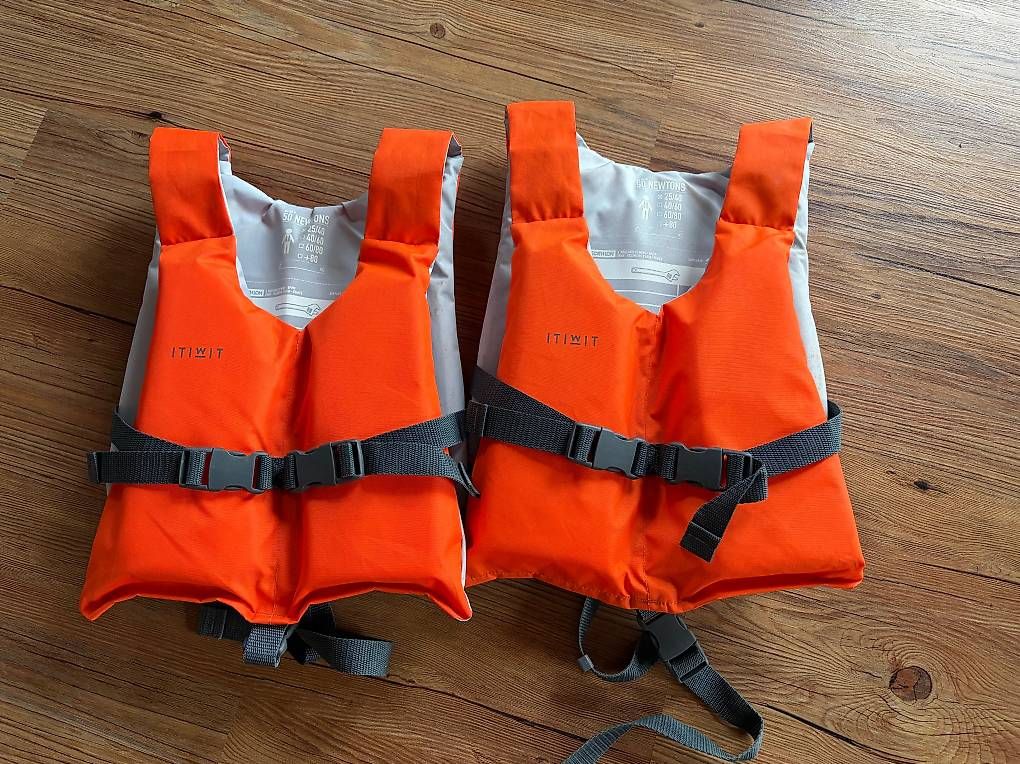 Schwimmwesten: Schwimmveste – Neu und originalverpackt aus Davos-Wiesen von nikita06 1