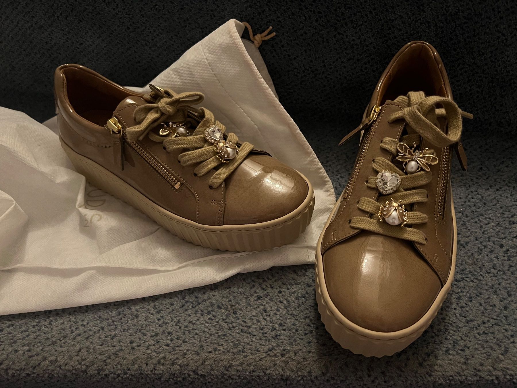 Gabor Scarpe da donna: Sneaker GABOR Grösse 6.5 neuwertig beige – Nuovo (secondo la descrizione) da Ruggell venduto da Malbuntiger01 3