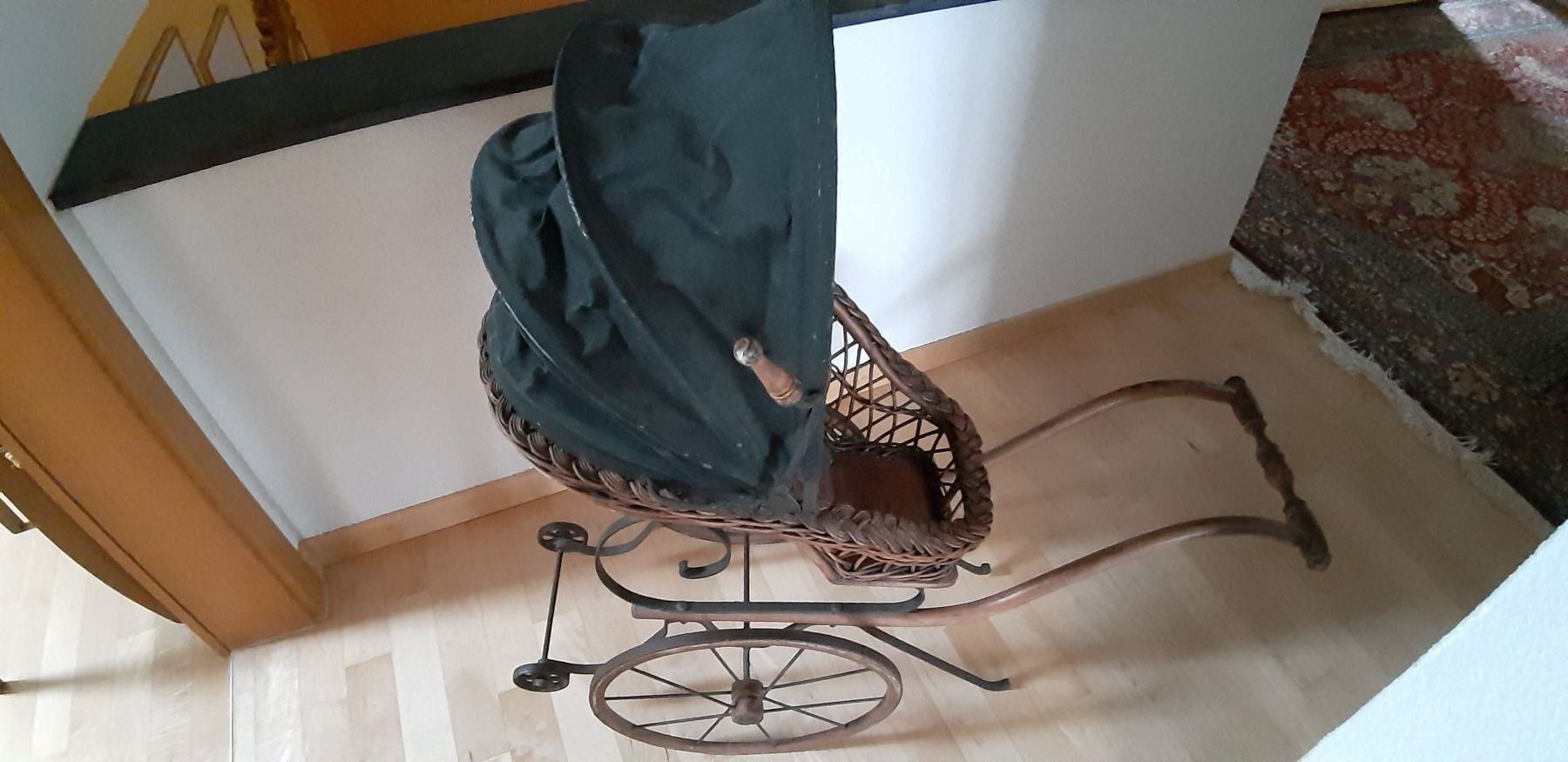 Carrozzine per bambole: Puppenwagen mit Puppe – Usato da Balterswil venduto da Jolie6 4