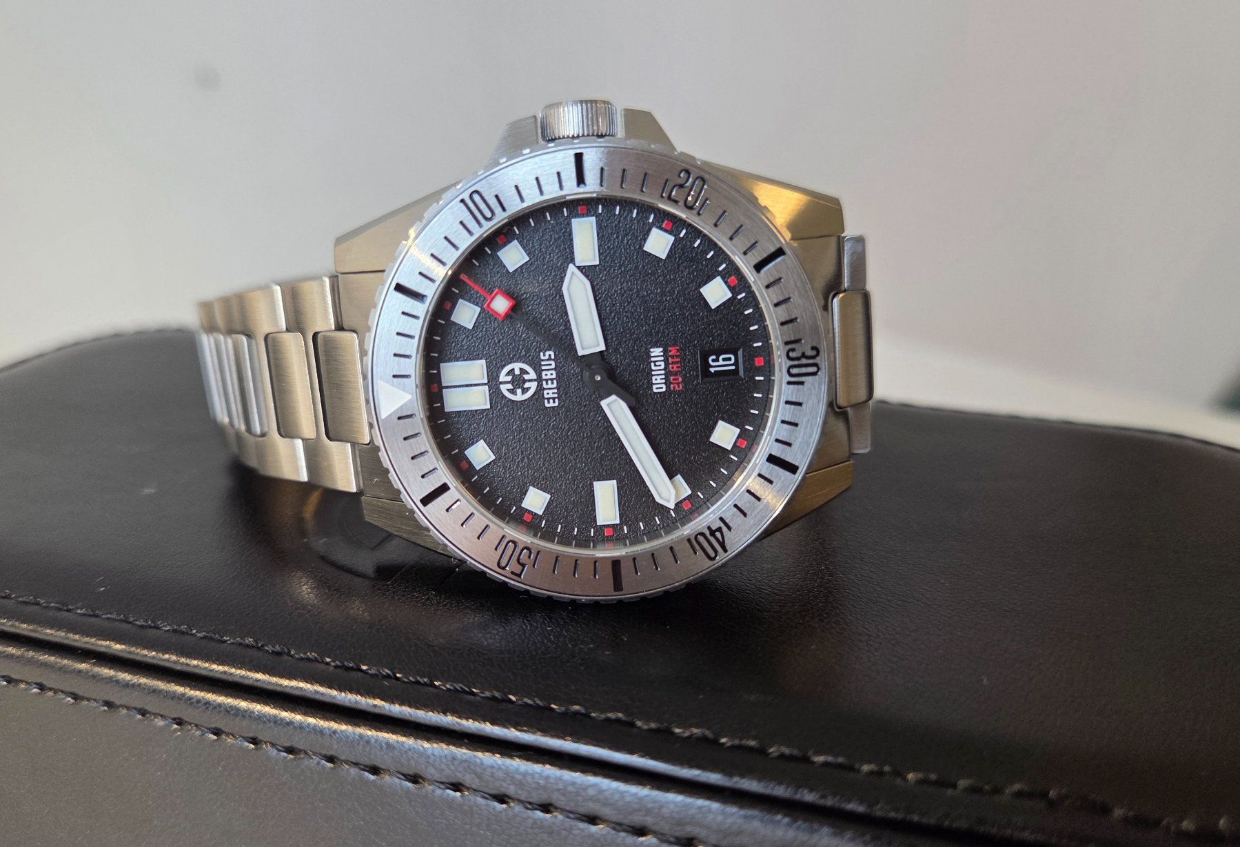 Orologi: Erebus Origin 38 Black SS | neu – Nuovo e nell'imballaggio originale da Zürich venduto da Sommerlaune