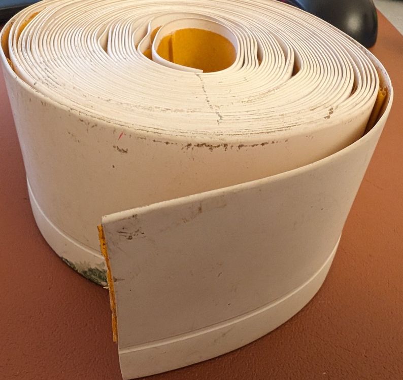 Flexible Zierleiste selbstklebend PVC Wandleisten Deko Zierleisten Wand dekorative Leisten für Decken Fliesen Wandkante (Weiß, 15mm×3m