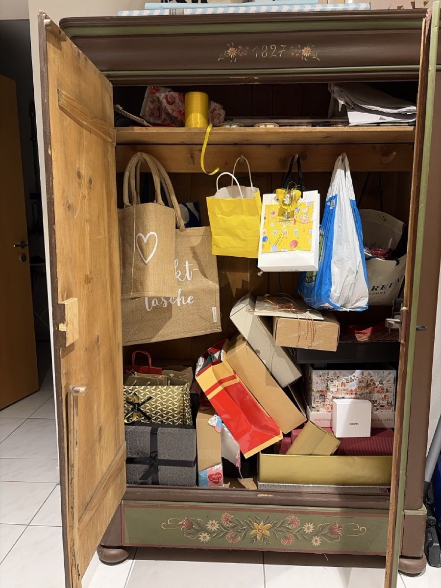 Armadi: Antiker Schrank, Bauernschrank – Usato da Wilen (Sarnen) venduto da EMI-62 2