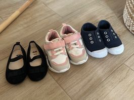 Lot bébé : Ballerines 18/19 - Baskets 20 - Baskets 20