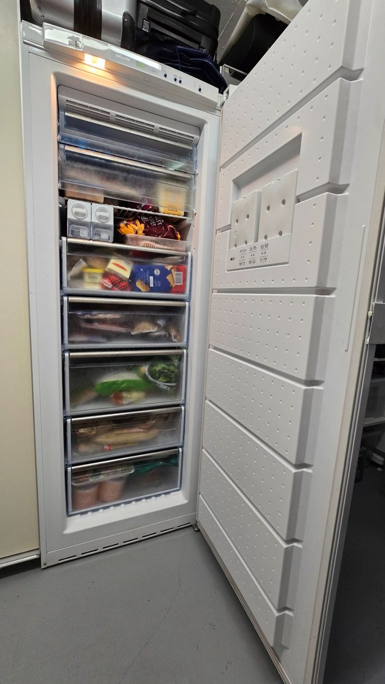 Bosch Congelatori: Gefrierschrank Weiss Bosch freihstehend – Usato da Rumlikon venduto da Witchblade998 1