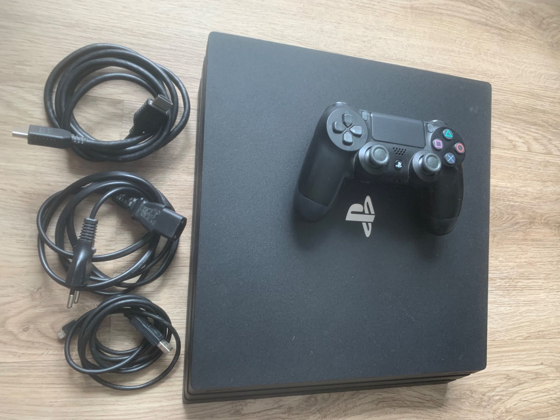 Sony Console: Sony Playstation 4 Pro 1TB – Nuovo (secondo la descrizione) da Biel/Bienne venduto da mer_z59w 1