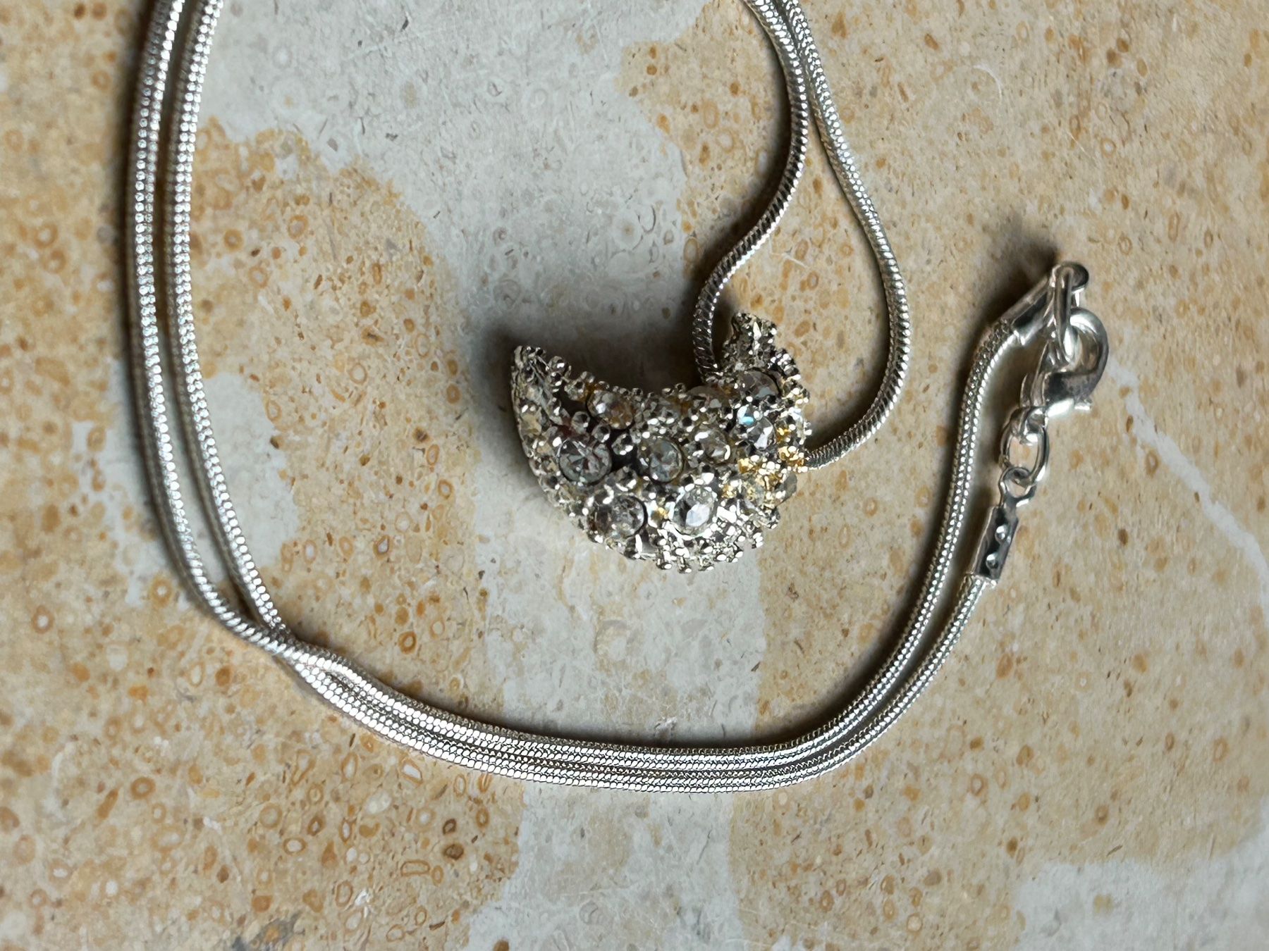 Catenine: Schlangenkette mit Sichel-Mond Weiss – Usato da Laufen venduto da Bellavitaboom 6