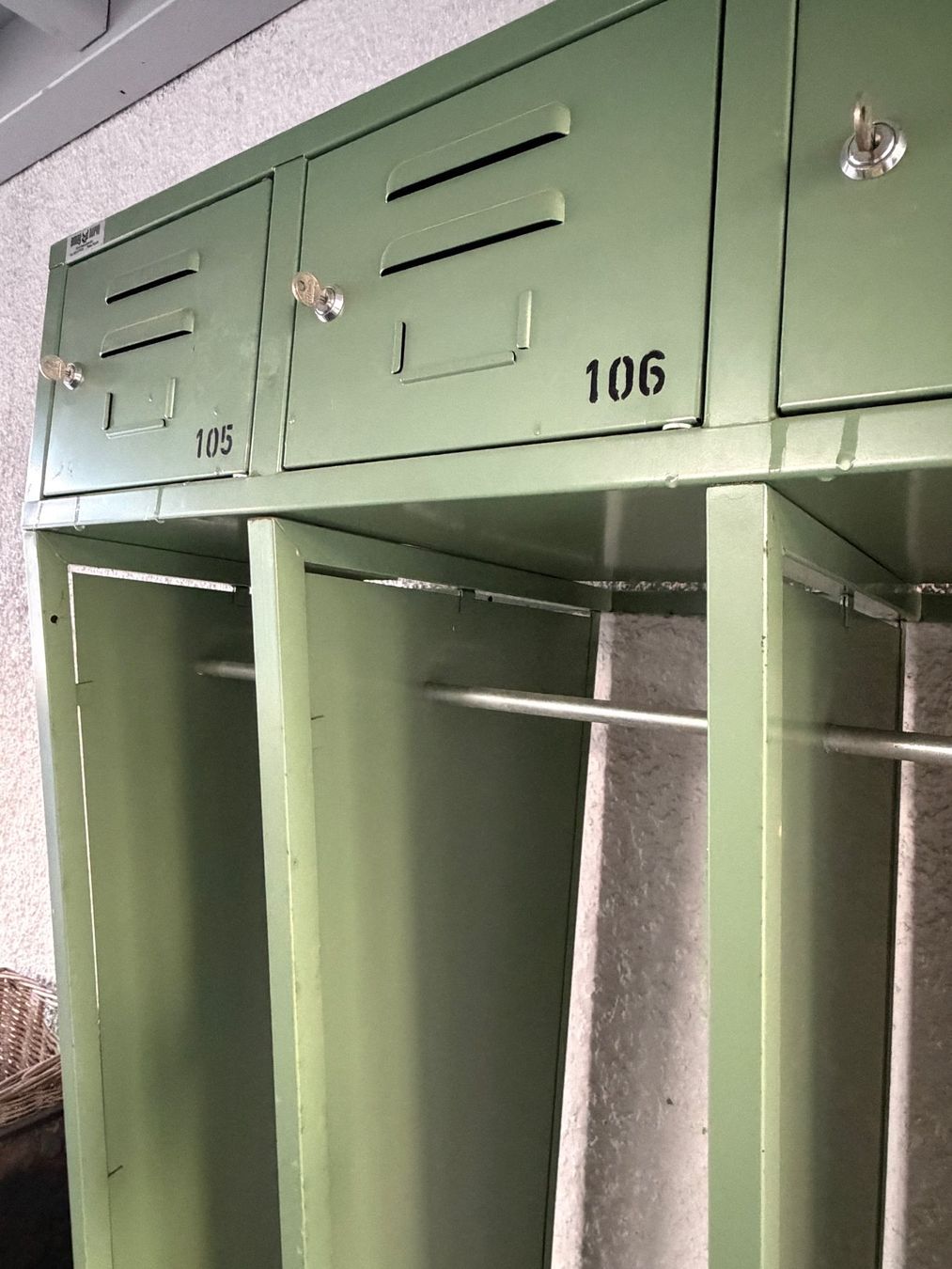 Guardaroba: Vintage Garderobe, Umkleide, Spind – Usato da Aetigkofen venduto da photoallerlei 3