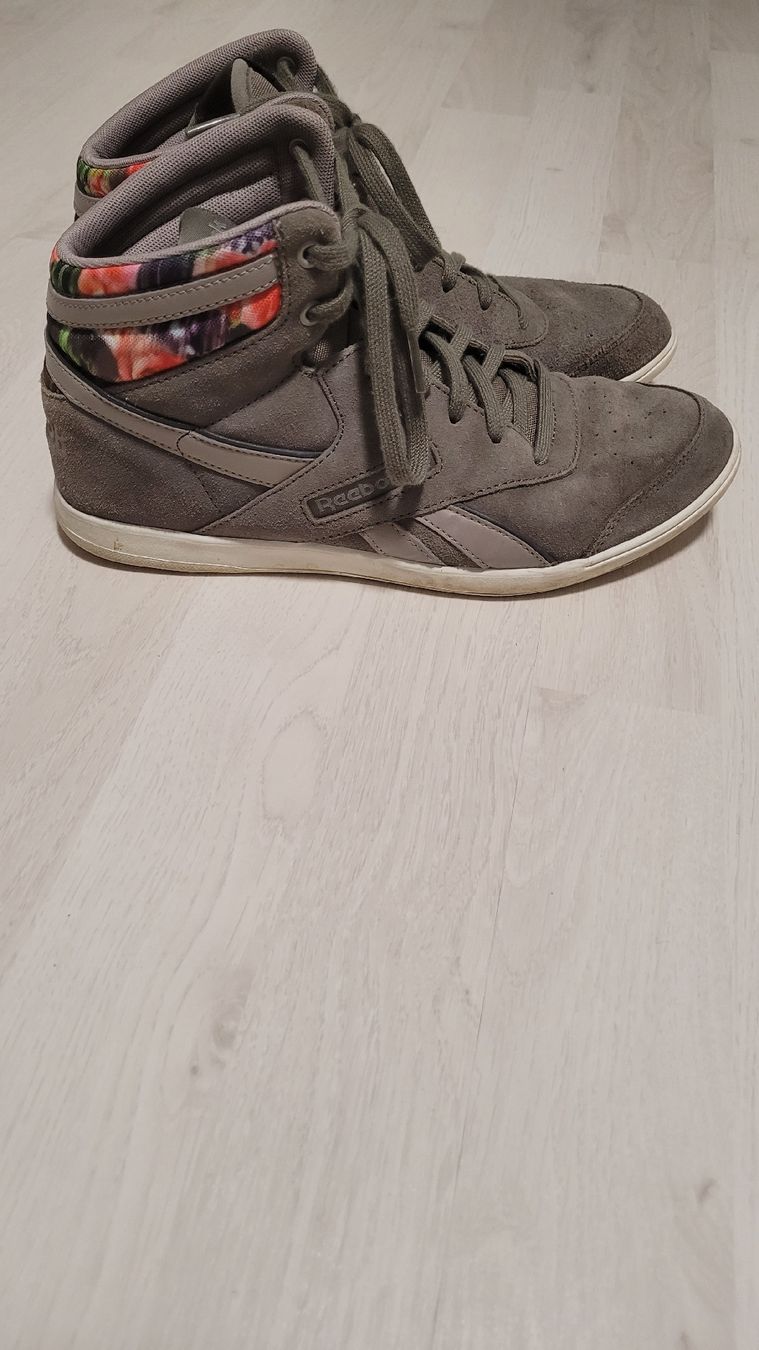 Reebok Scarpe da donna: Reebok Freestyle Hi Sneaker, Gr. 39 – Usato da Schöftland venduto da Aktion56 2