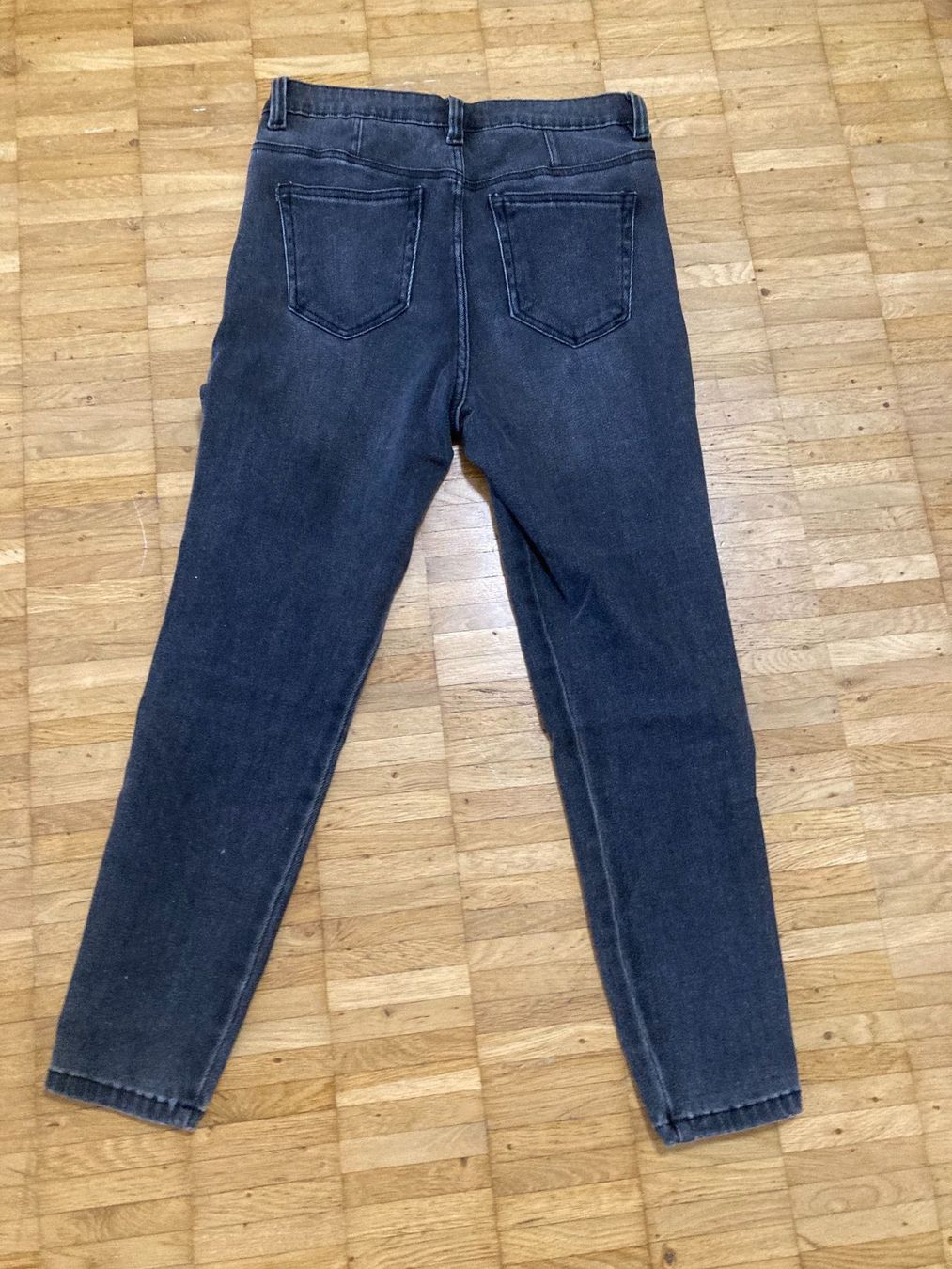 Jeans: Graue Jeans Gr. 42 – Usato da Thun venduto da Vans_98 1
