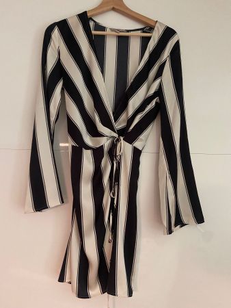 Sexy Mini-Wickelkleid für den Sommer