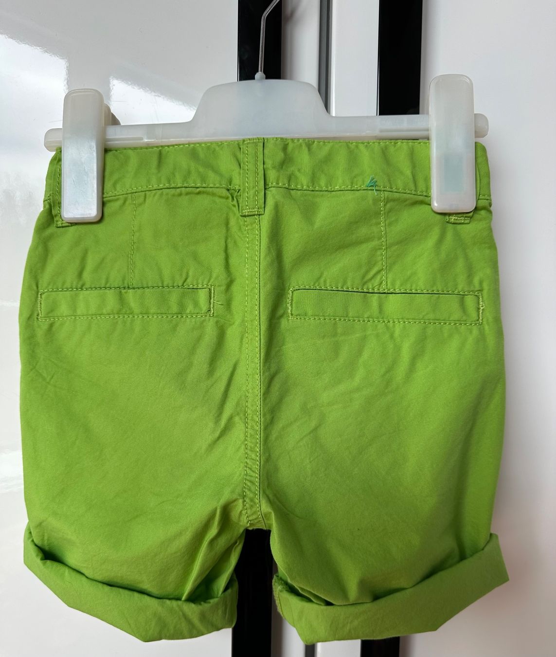 Benetton Pantaloni: 2 Bermuda in cotone Benetton – Usato da Castel San Pietro venduto da Moregi 3