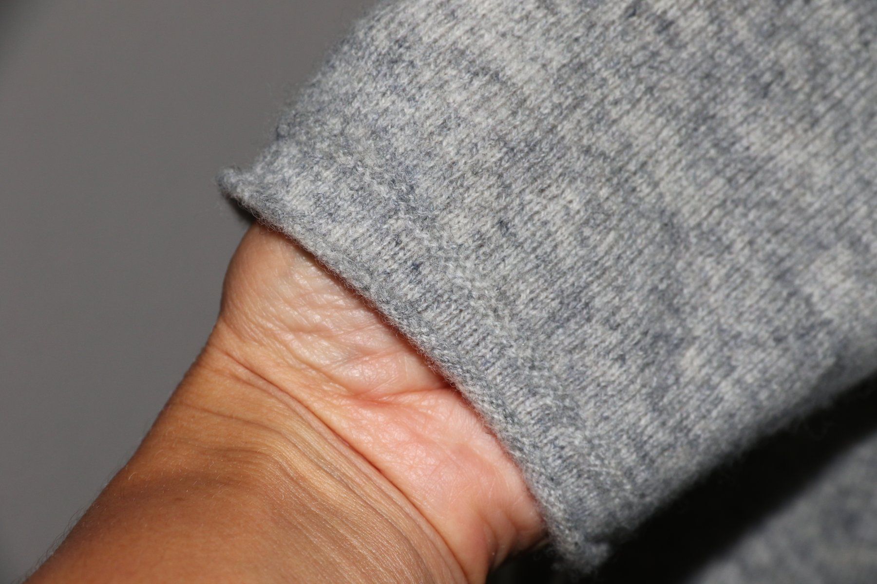 Pullover & Sweatshirts: Neuer stylischer Wollpullover M-L – Neu (gemäss Beschreibung) aus Oberwil-Lieli von Svetlana28 3