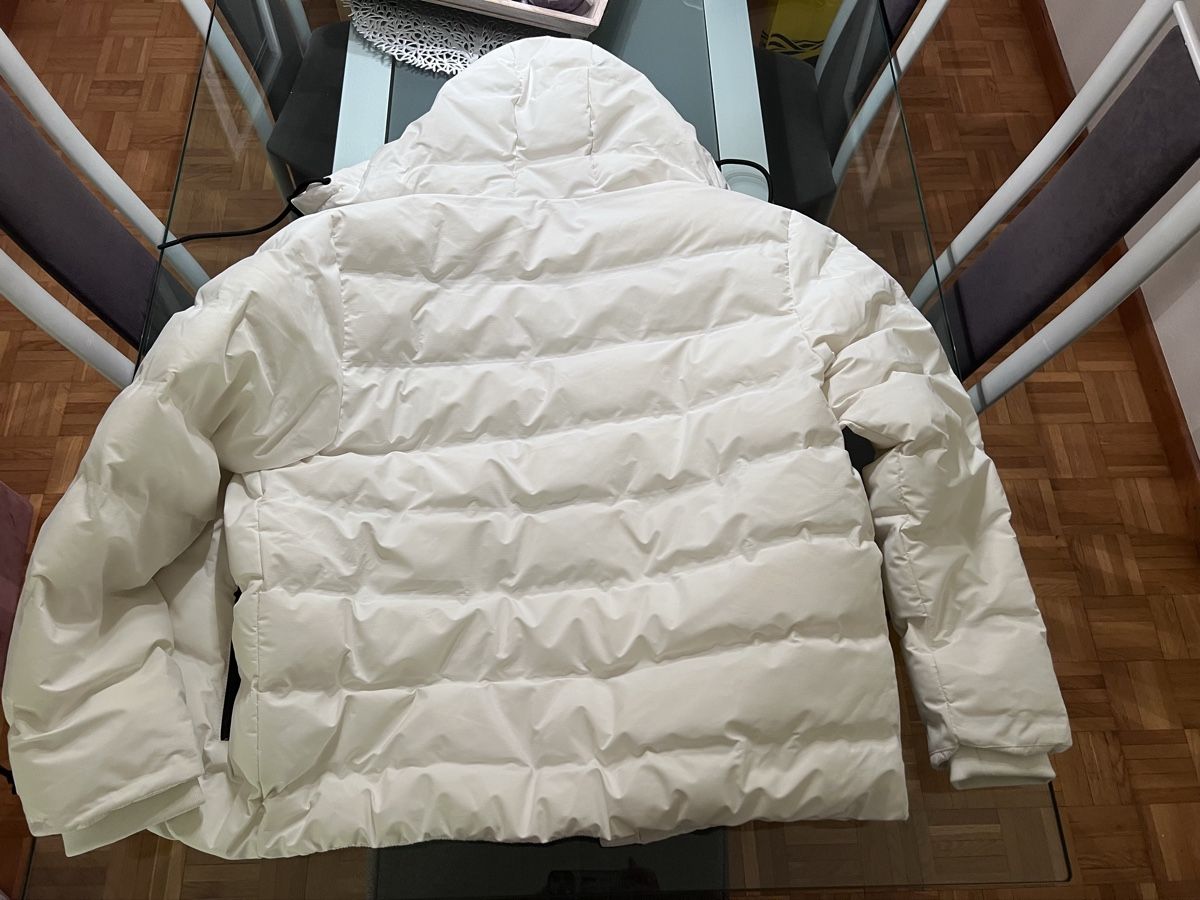 Giacche: Weiße Winterjacke Eu Grösse: M – Usato da Volketswil venduto da Latinozh5 1
