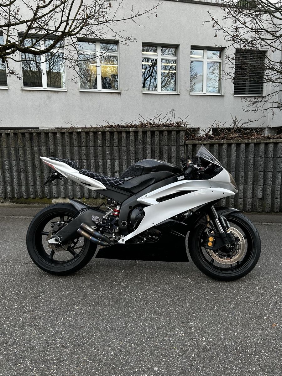 Accessori per altri veicoli: Yamaha R6 RJ11 mit MFK – Usato da Sissach venduto da Frecce3colori 1