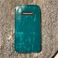 FREITAG F334 Sleeve f. iPhone ? (grün geknautsch. mit blk)