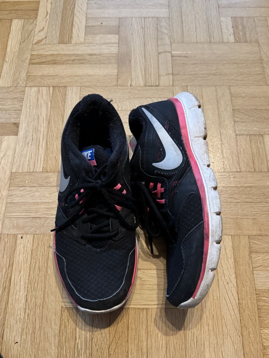 Nike Scarpe da donna: Nike Schuhe, Grösse 39 – Usato da Kleinandelfingen venduto da les_gb7w 1