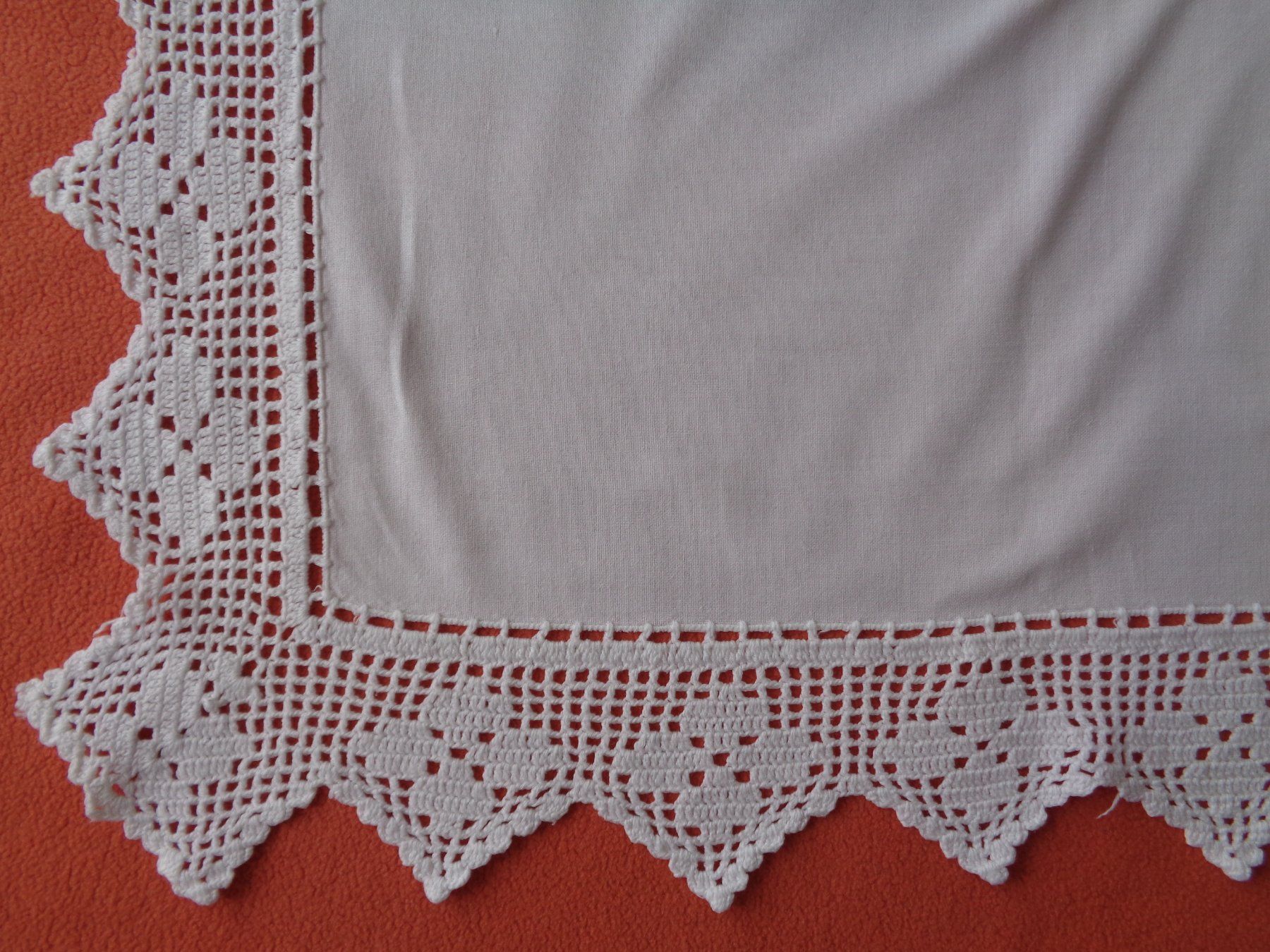 Altra biancheria da tavola: Tischdecke mit Einlage u. Spitzen 101 x 101 cm. - Handarbeit – Usato da Chur venduto da omonia 2