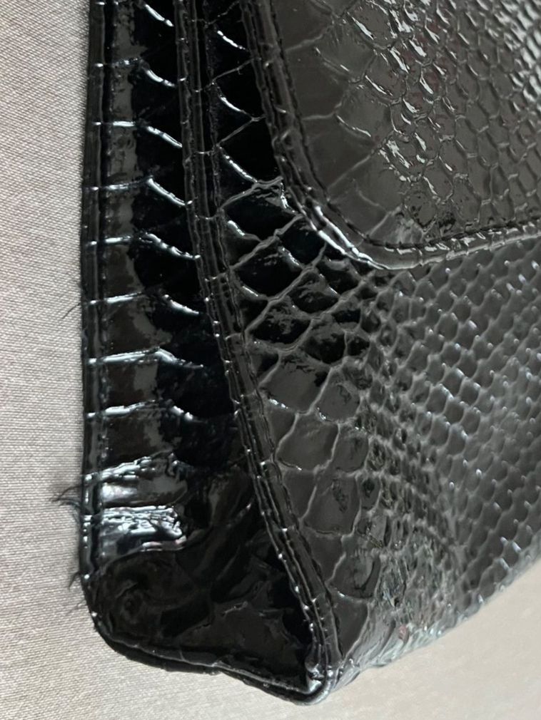 Borse da donna: Clutch mit Kette - schwarz, Lack, Schlangenoptik, – Usato da Kloten venduto da SANTALA23 4