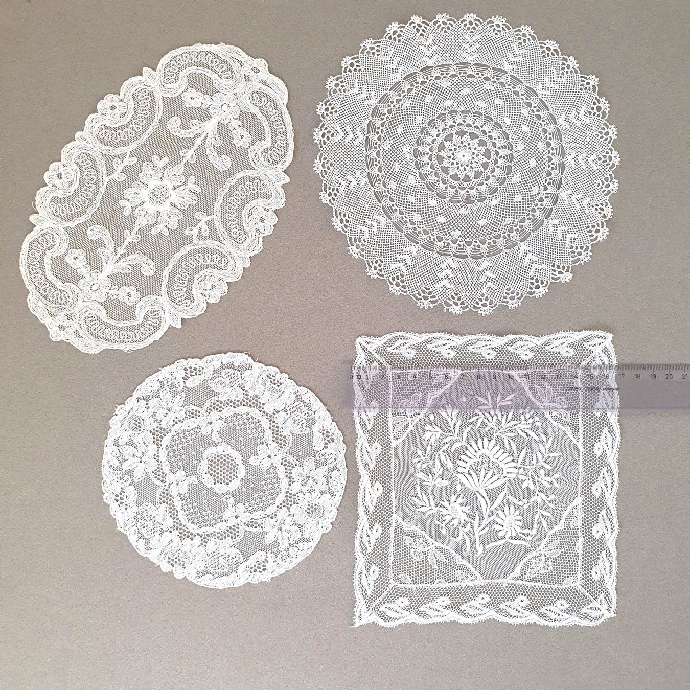 Altra biancheria da tavola: 4 anciens napperons en dentelle – Usato da Lausanne venduto da venise001 5