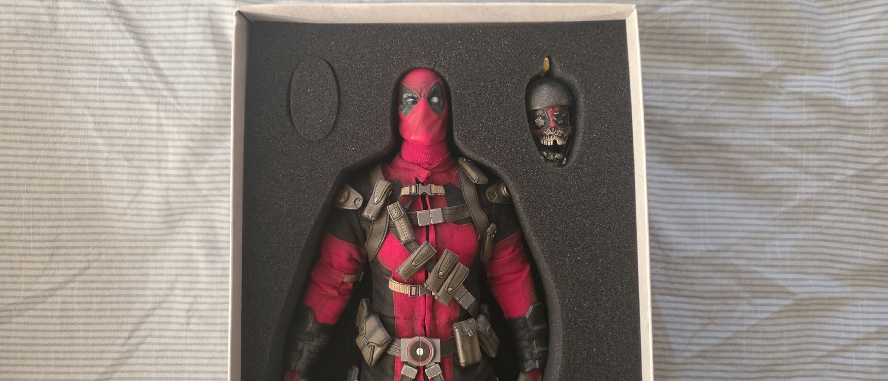 Marvel Figuren: Figurine Deadpool 1/6 (Marvel Comics) de Sideshow – Gebraucht aus Fribourg von Vctrll2330 3