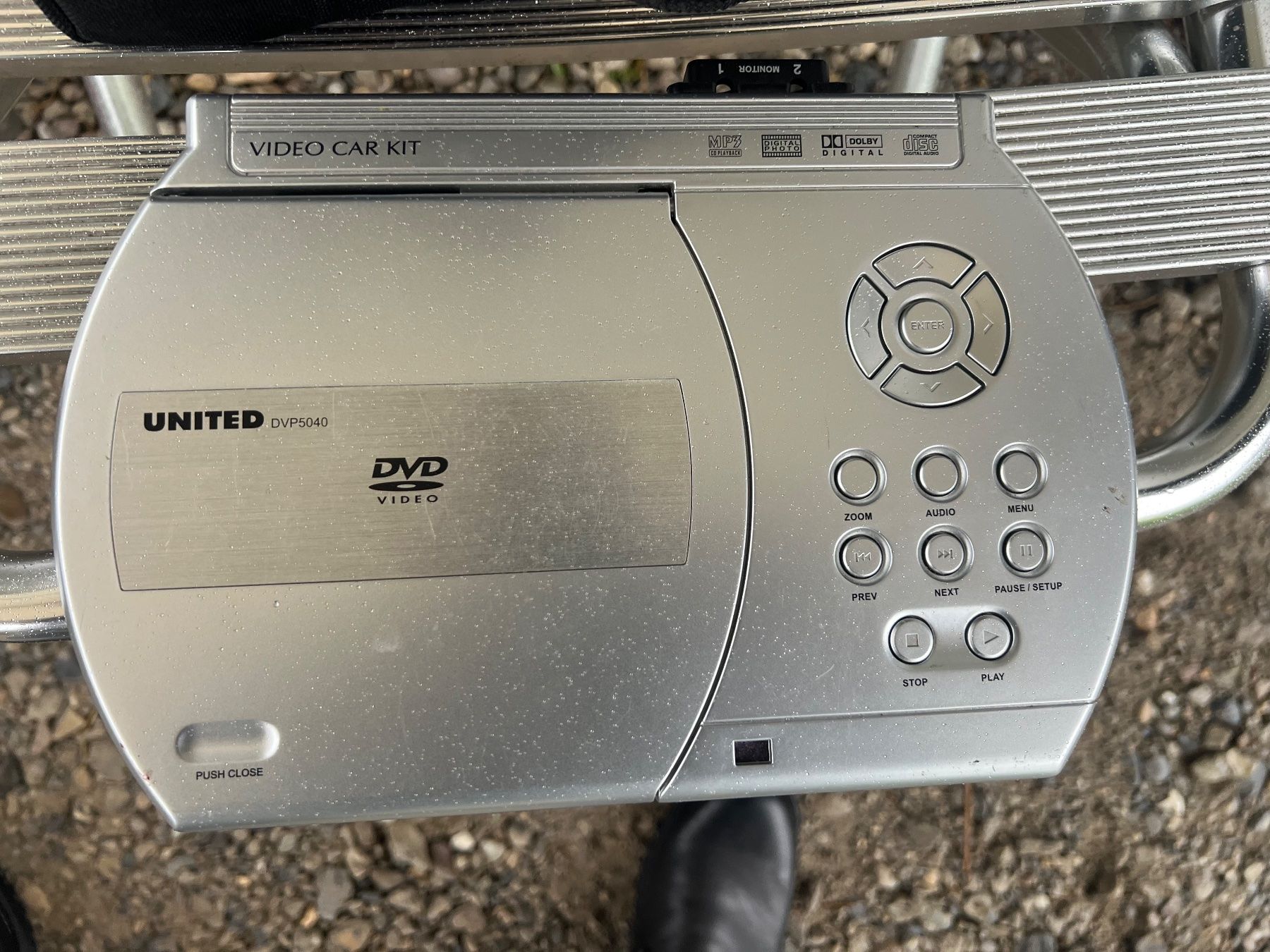 Lettore multimediale portatile: Mobiler DVD-Player fürs Auto + 2 Monitore – Usato da Frenkendorf venduto da autodiscount4123 4