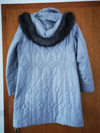 Manteau d'hiver Mona gris avec capuche fourrure
