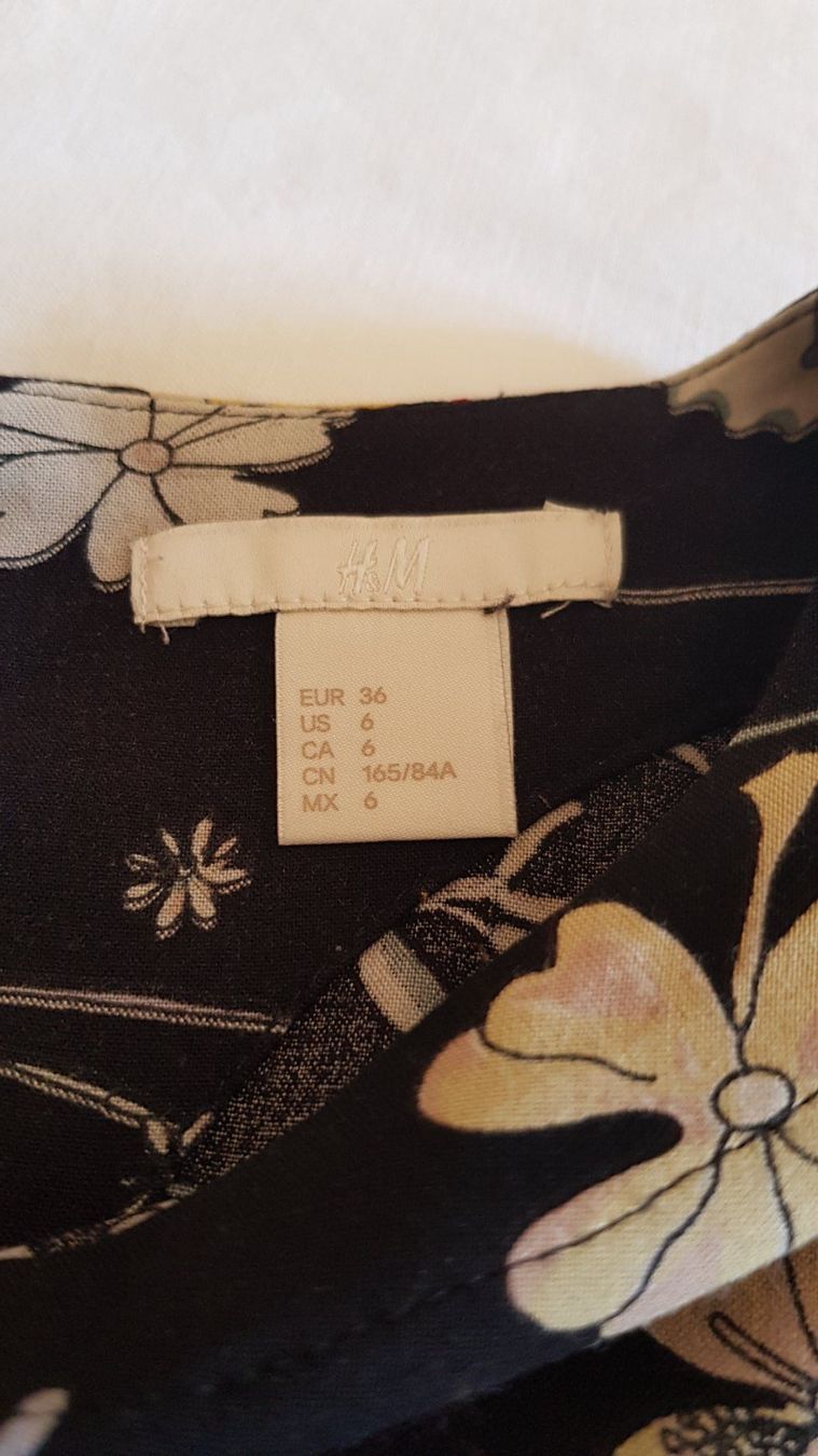 H&M Vestiti: Robe noire à fleurs, ample, dos ouvert H&M, T. 36/S – Usato da Marly venduto da Barbarajane 3