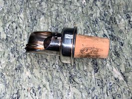 Ausgiesser Verschluss mit Metalltropfschutz und Kugel