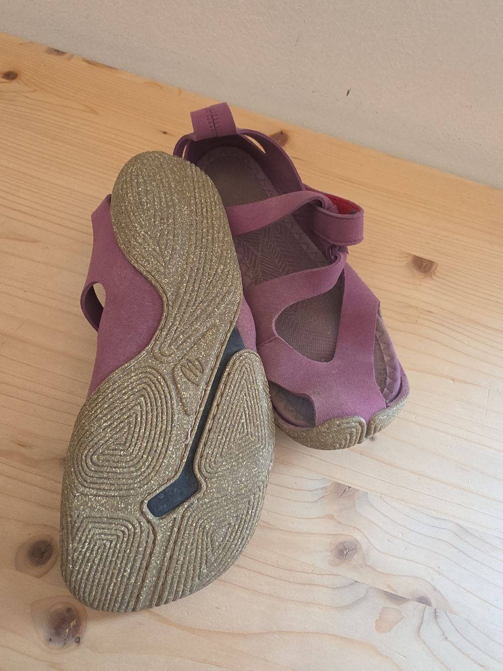 Wildling Damenschuhe: Wildlinge Feder Bordeaux Gr.40 – Neu (gemäss Beschreibung) aus Frauenfeld von mk8_v75w 1
