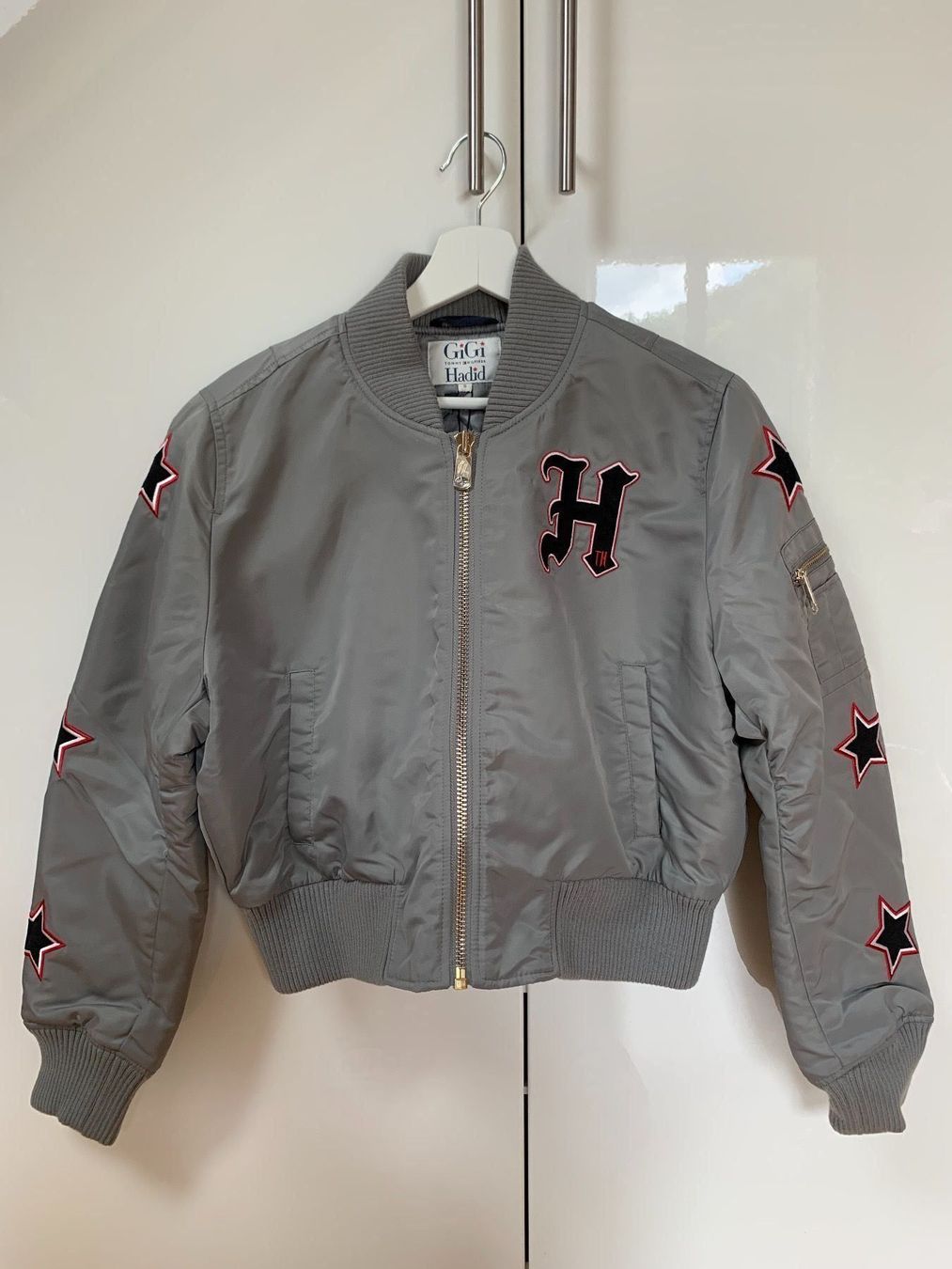 Tommy Hilfiger Giacche: Tommy Hilfiger x Gigi Hadid Bomberjacke – Nuovo e nell'imballaggio originale da Maisprach venduto da jokoundklaas