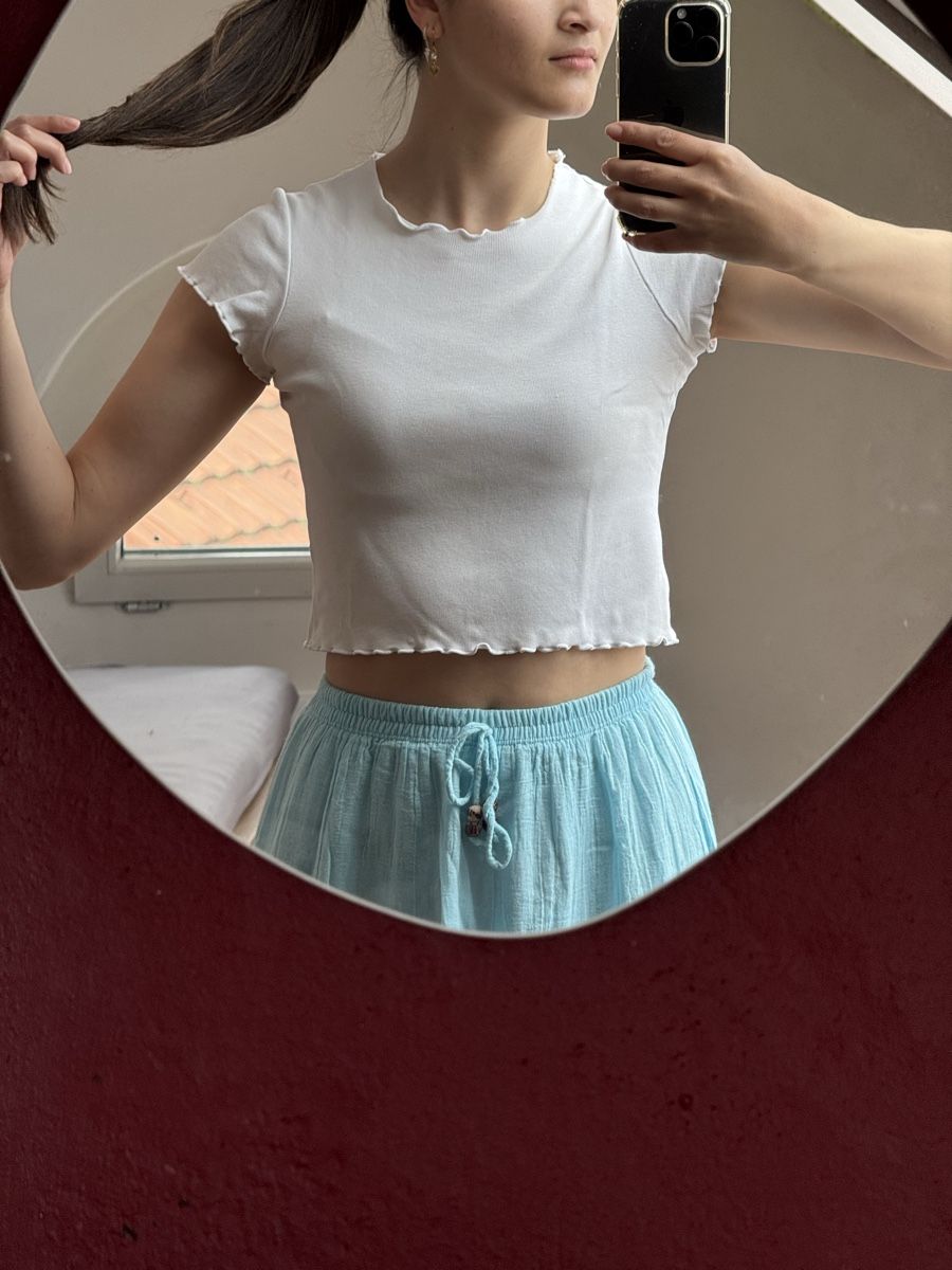 Brandy Melville T-shirt: Weisses Rüschen Tshirt – Nuovo (secondo la descrizione) da Schindellegi venduto da BongoBong_21