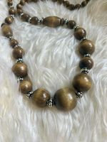 Holzkette mit Silberdetails - Perfekt für den Sommer! Boho