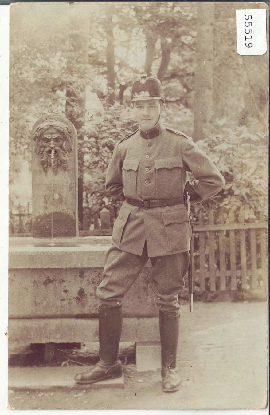 Cartoline postali: Armee Suisse - Soldat vor einem Brunnen – Usato da Ettingen venduto da Kartenplanet