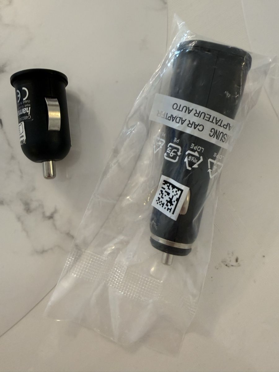 Lecteurs & Adaptateurs: Auto ladegerät adapter  – D'occasion à Luterbach par uhrmacherin89