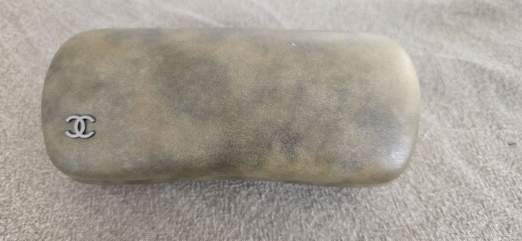 Chanel Cover & Protezioni schermo: Chanel Case – Usato da Möriken AG venduto da MedicineHat