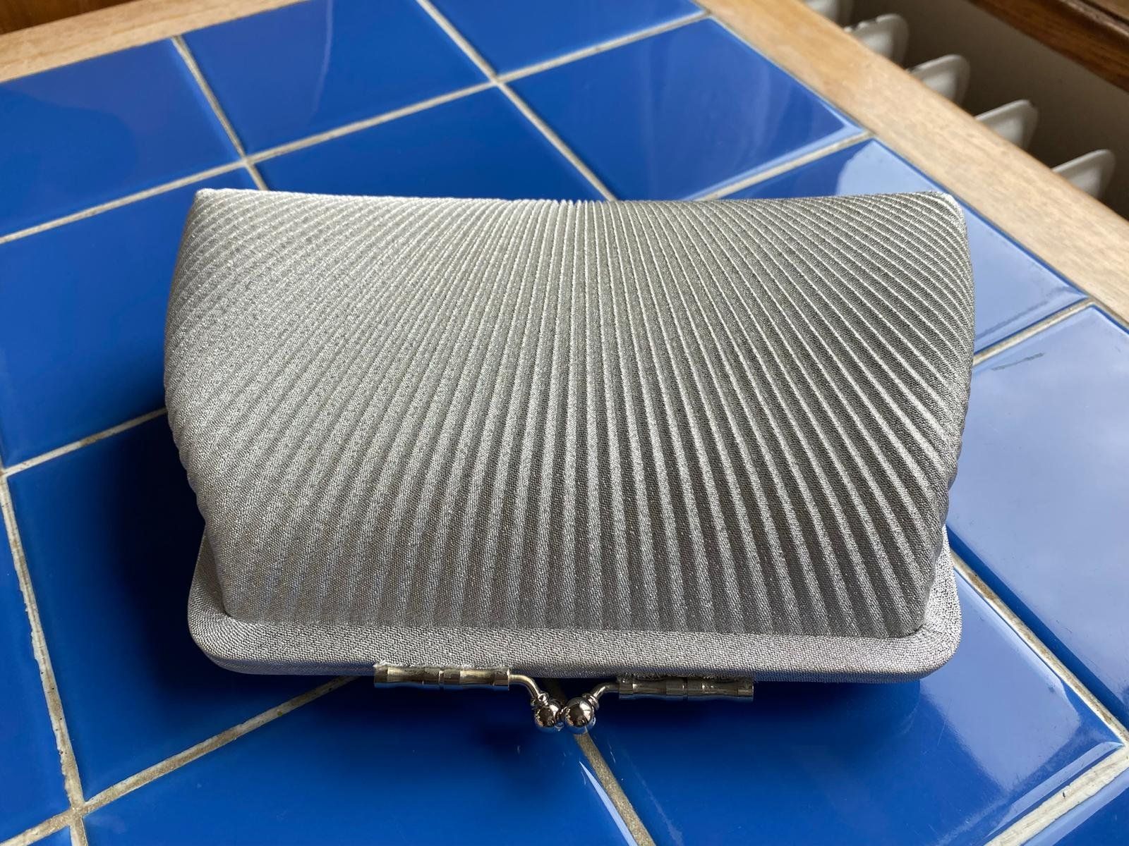 Borse da donna: Silbrige Clutch NEU – Usato da Liestal venduto da Nizli 1