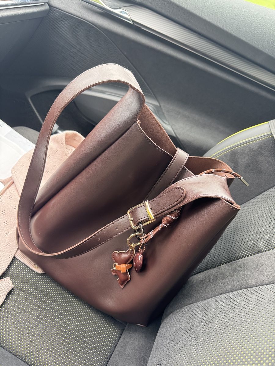 Taschen für Damen: Brown  Bucket Bag - Chic Autumn Accessory! – Gebraucht aus Sattel von Zlata1