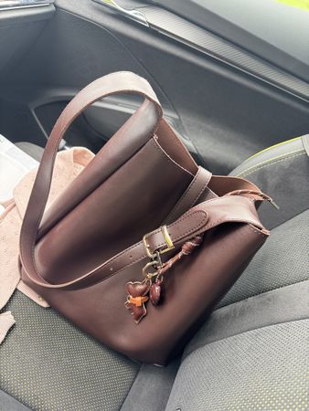 Brown  Bucket Bag - Chic Autumn Accessory!