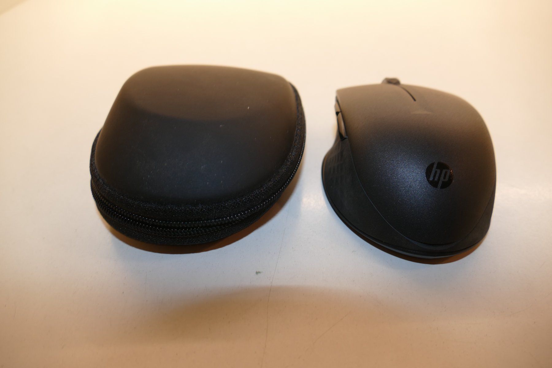 Hewlett Packard Mouse: Wireless Mouse Hp 435 – Nuovo (secondo la descrizione) da Niederhasli venduto da Flash32 1