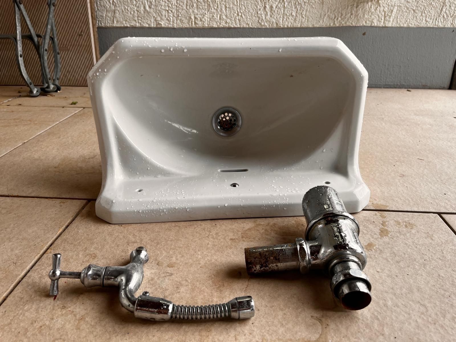 Laufen Lavabi & lavandini: Antikes Lavabo – Usato da Safenwil venduto da Aigle-VD 2