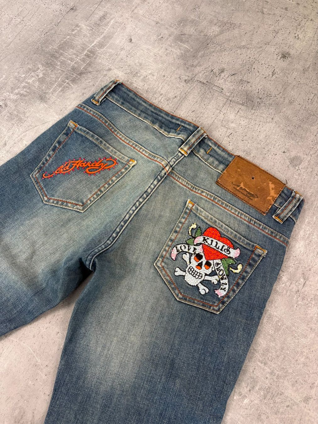 Ed Hardy Jeans: Vintage Ed Hardy Bootcut Jeans (M) – Nuovo (secondo la descrizione) da Werdenberg venduto da hase.vintage 2
