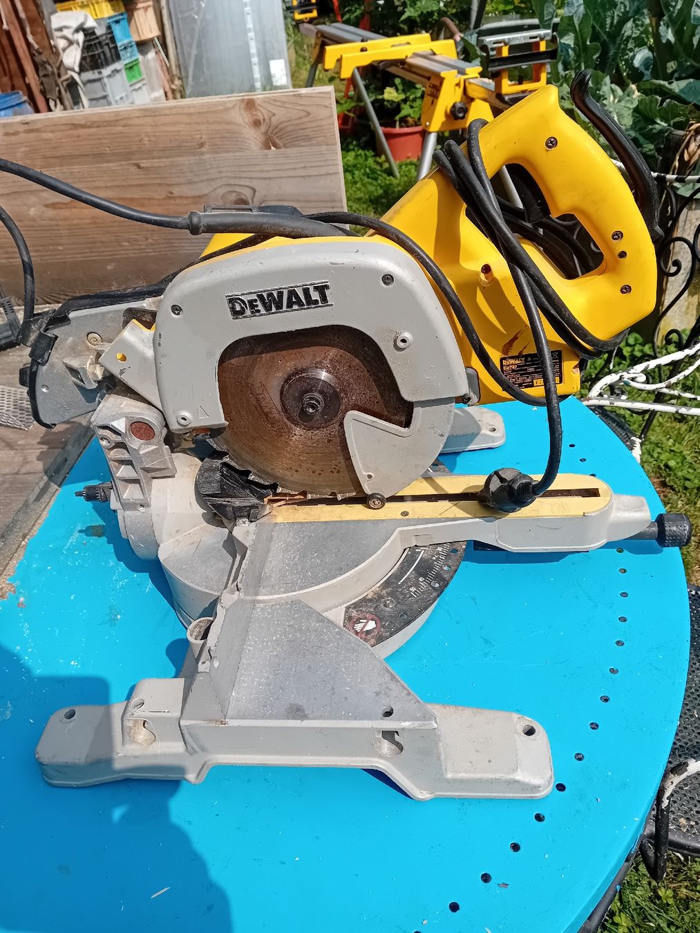 Dewalt Seghe: Kappsäge DEWALT DW707 gebraucht – Usato da Horgen venduto da von_g7nl