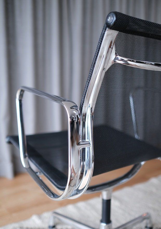 Vitra Sedie: Vitra EA 107 Charles & Ray Eames – Usato da Bern venduto da Zmodern_CON 7