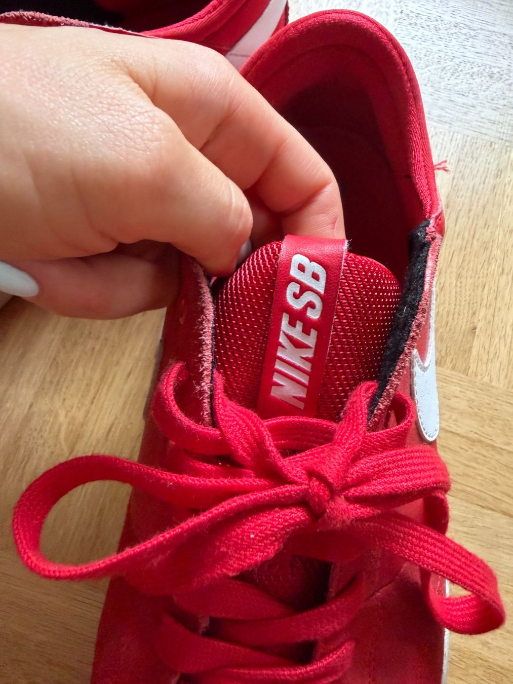 Nike Chaussures hommes: Baskets Nike SB rouges – taille 45 – D'occasion à Genève par dkr_j29m 2