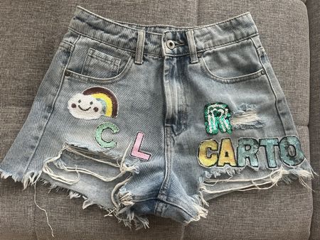 Jeans Shorts Grösse XS mit Aufnähern