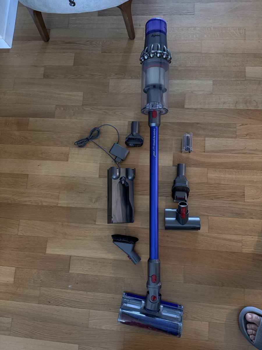 Dyson Staubsauger & Zubehör: Dyson V11 Absolute Extra Staubsauger – Defekt aus Brugg AG von Enes35