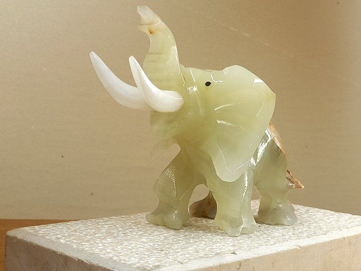Statuette: Éléphant en onyx – Usato da Ponts-de-Martel venduto da Henri-Louis