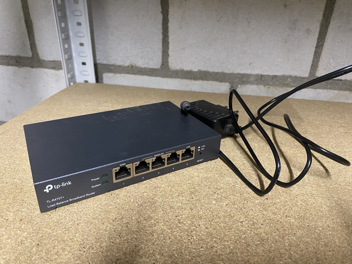 TP-Link Modem & Router: TP-Link TL-R470T+ Router: Top Zustand – Usato da Dottikon venduto da chline.rote.traktor